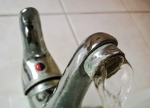 Sanepid zabronił spożywania wody w części gminy Kosakowo