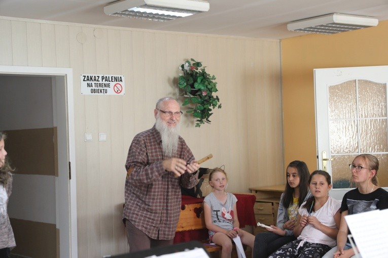 Muzyczne korzenie - warsztaty dla dzieci z parafii w Juszczynie