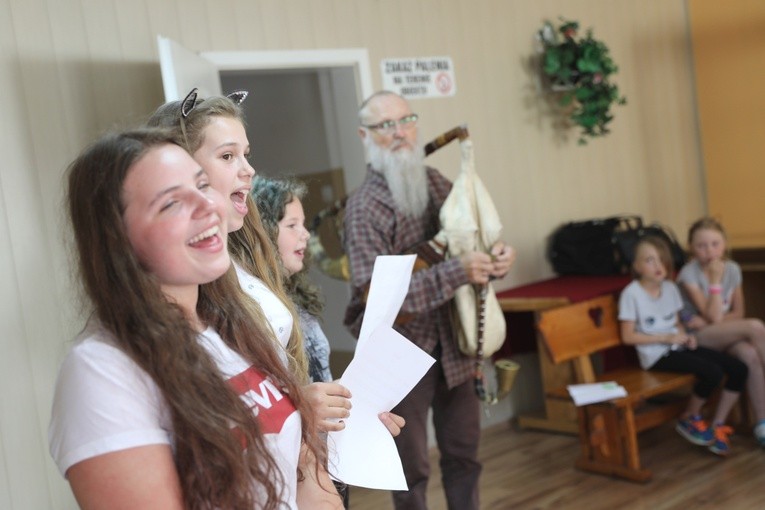 Muzyczne korzenie - warsztaty dla dzieci z parafii w Juszczynie