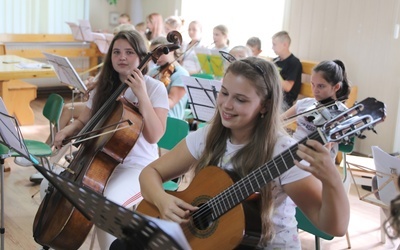 Muzyczne korzenie - warsztaty dla dzieci z parafii w Juszczynie