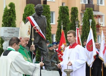 Niech ten pomnik przemawia do przyszłych pokoleń