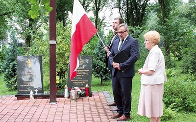 Po Mszy św. głos zabrali Alicja Rawska, prezes TMLiKPW, oraz radny  Witold Zych.