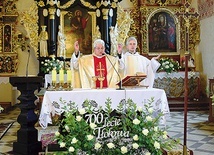 Mieszkańcy dziękowali podczas Eucharystii Opatrzności Bożej za 700 lat miejscowości.