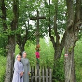 Stary krzyż narysowany na mapie pozwolił siostrom  na odnalezienie miejsca, gdzie mieszkała s. Julitta.