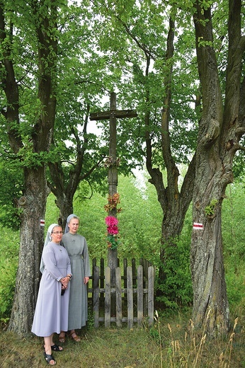 Stary krzyż narysowany na mapie pozwolił siostrom  na odnalezienie miejsca, gdzie mieszkała s. Julitta.