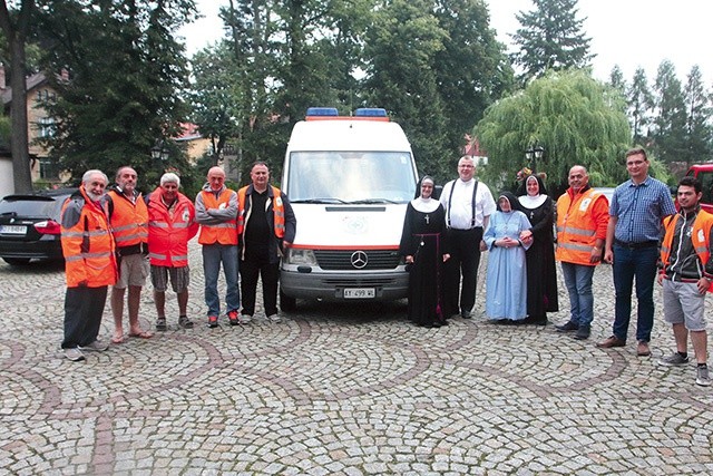 ▲	Samochód przyjechał z Półwyspu Apenińskiego w bardzo licznej asyście.