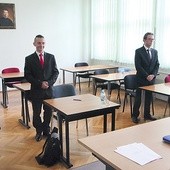 ▲	Jeśli przejdą ten etap z sukcesem, tych młodych ludzi czeka długa formacja do kapłaństwa.