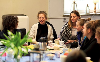 Eileen Quinn, absolwentka Oksfordu, koordynatorka projektu związanego z pomocą uchodźcom z Afryki, była gościem „Śniadania z Mistrzem” w gliwickiej szkole.