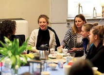 Eileen Quinn, absolwentka Oksfordu, koordynatorka projektu związanego z pomocą uchodźcom z Afryki, była gościem „Śniadania z Mistrzem” w gliwickiej szkole.