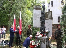 Uroczystości na cmentarzu Rakowickim, pod pomnikiem ofiar ludobójstwa.