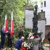 Uroczystości na cmentarzu Rakowickim, pod pomnikiem ofiar ludobójstwa.