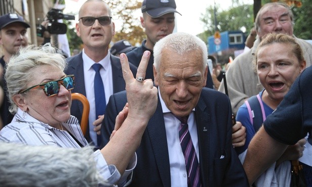 Pod Sejmem agresja wobec Kornela Morawieckiego