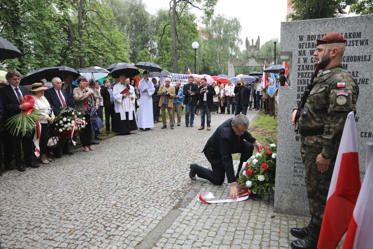 Odsłonięcie w Bielsku-Białej pomnika ofiar ludobójstwa z Wołynia