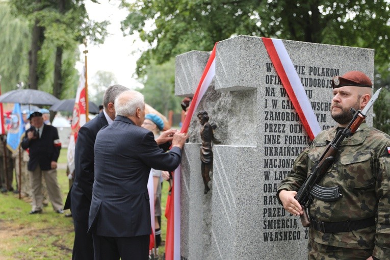 Odsłonięcie w Bielsku-Białej pomnika ofiar ludobójstwa z Wołynia