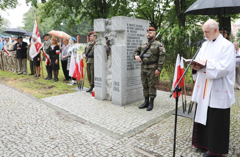 Odsłonięcie w Bielsku-Białej pomnika ofiar ludobójstwa z Wołynia