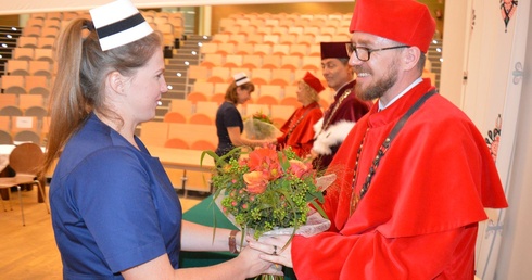 Absolwenci kierunków medycznych