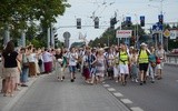 Pielgrzymów wspiera wiele osób, które same nie mogą udać się w drogę