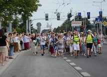 Pielgrzymów wspiera wiele osób, które same nie mogą udać się w drogę