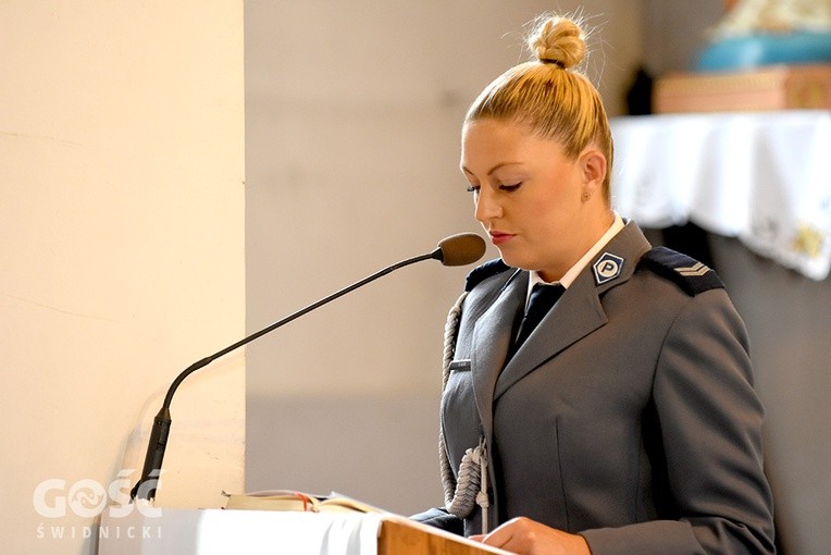 Spotkanie świdnickich policjantów na Mszy św.