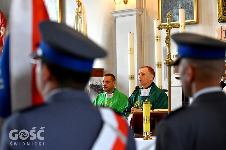 Spotkanie świdnickich policjantów na Mszy św.