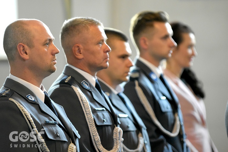 Spotkanie świdnickich policjantów na Mszy św.