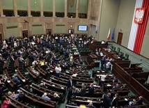 Sejm przyjął poprawkę do projektu nowelizacji ustaw o SN i sądach