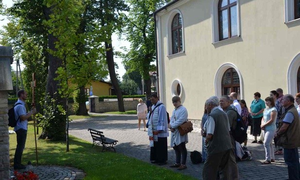 Droga Krzyżowa wokół bazyliki hałcnowskiej