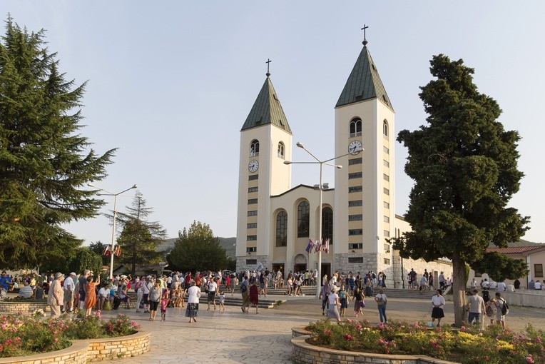 W Medjugoriu kult maryjny ma charakter chrystocentryczny, czyli przez Maryję prowadzi do Chrystusa - przekonuje abp Henryk Hoser.