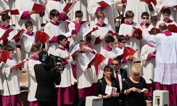 Ministranci u Franciszka