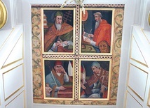– Umieszczenie w tym kościele malowideł przedstawiających czterech wielkich ojców Kościoła podkreślało jego rangę i znaczenie – mówi ks. prał. Wiesław Kosek.
