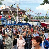 W czasie wakacji  nad Morzem Bałtyckim wypoczywają turyści z całego świata.