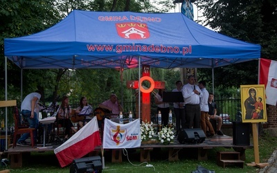 Koncert uwielbienia odbył się przy kościele św. Małgorzaty w Dębnie