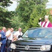 ▼	Biskup pobłogosławił pojazdy i ich właścicieli.
