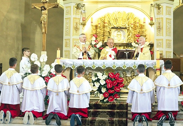 ▲	Uroczystej Eucharystii przewodniczył ks. kan. Jan Goryl.