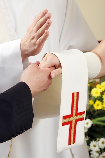 Wiele konkordatów mówi o zasadach dotyczących cywilnoprawnych skutków małżeństw kościelnych.