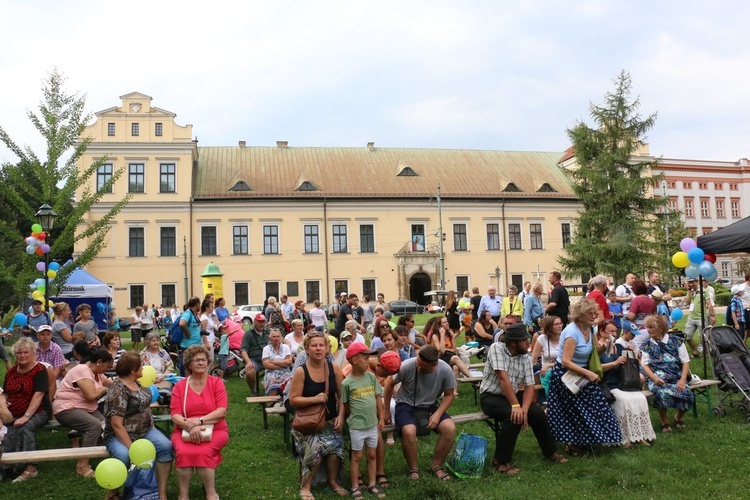 Piknik rodzinny pod Oknem Papieskim