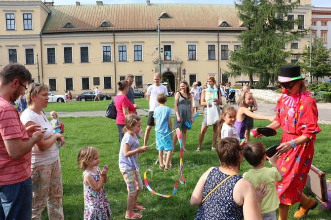 Piknik rodzinny pod Oknem Papieskim