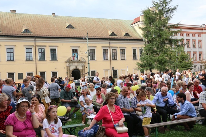 Piknik rodzinny pod Oknem Papieskim