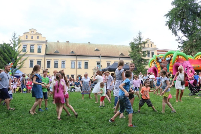 Piknik rodzinny pod Oknem Papieskim