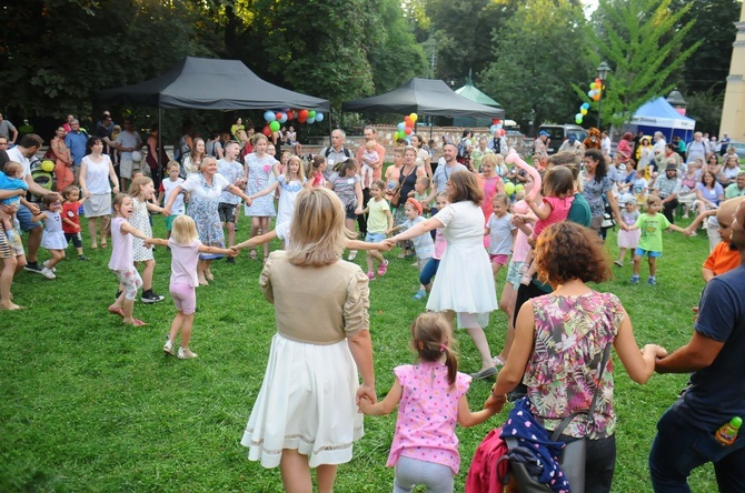 Piknik rodzinny pod Oknem Papieskim Cz. 2