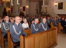 Funkcjonariusze uczestniczyli w Eucharystii i uroczystym apelu