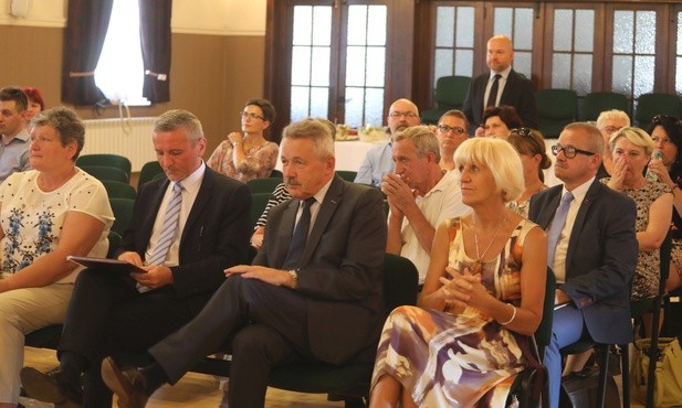 W spotkaniu uczestniczyli też samorządowcy, m.in. wicestarosta żywiecki Stanisław Kucharczyk i wójt Łodygowic Andrzej Ptera