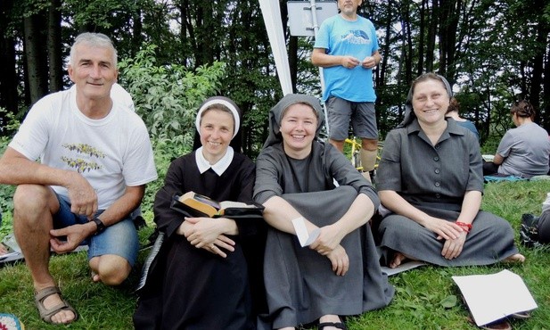 Siostry zakonne z różnych zgromadzeń są już stalymi uczestniczkami Ewangelizacji w Beskidach