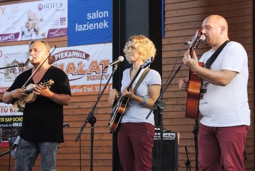 10. Biesiada fundacji "Krzyż Dziecka" w Pisarzowicach