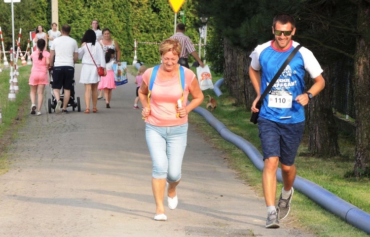 10. Biesiada fundacji "Krzyż Dziecka" w Pisarzowicach