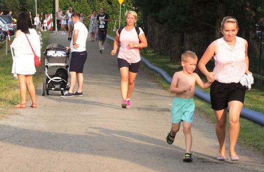 10. Biesiada fundacji "Krzyż Dziecka" w Pisarzowicach