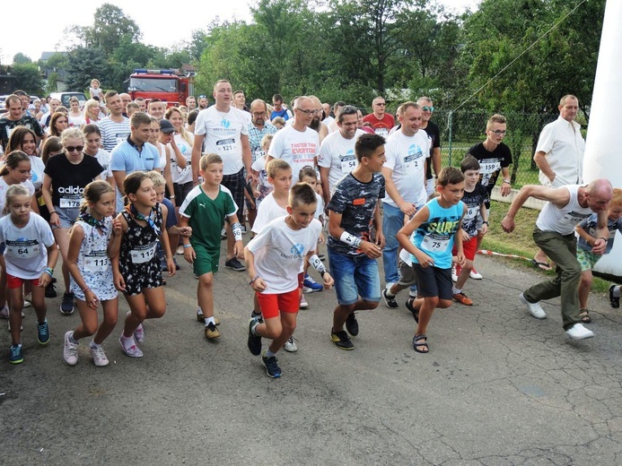 10. Biesiada fundacji "Krzyż Dziecka" w Pisarzowicach