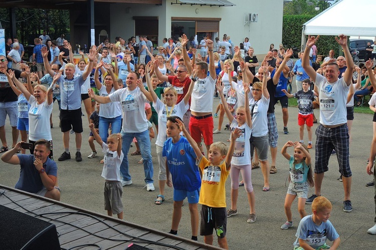 10. Biesiada fundacji "Krzyż Dziecka" w Pisarzowicach