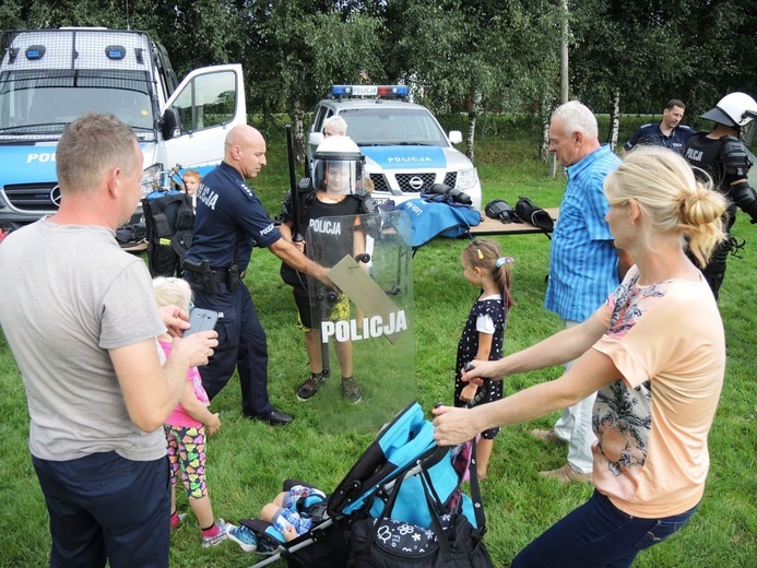 10. Biesiada fundacji "Krzyż Dziecka" w Pisarzowicach