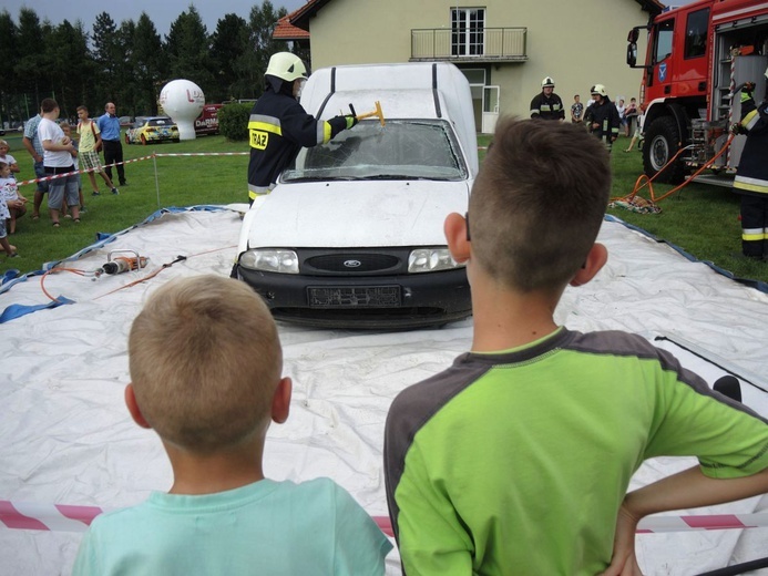 10. Biesiada fundacji "Krzyż Dziecka" w Pisarzowicach